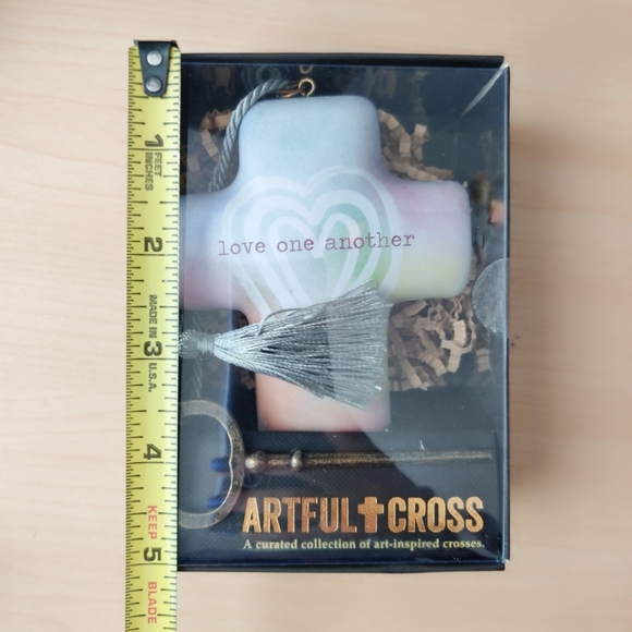 NIB Demdaco Ceramic Artful Cross Statue Love One Another - Picture 10 of 10